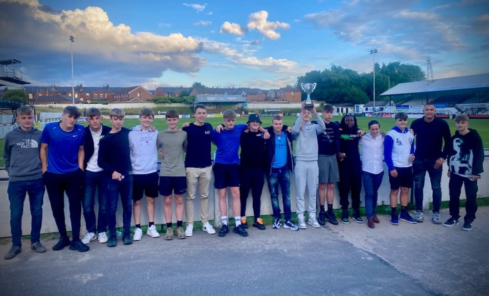 Our <a href="/OfficialBBDFL/">Bolton, Bury & District Football League</a> u16s 'B' Section title winners at HQ last night for their 2021/22 presentation evening 💪

Interested in joining us for the new season ➡️ bit.ly/3xGLZhN 👍