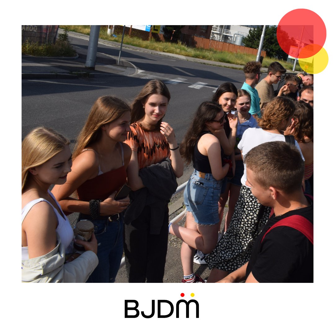 BJDMZMMN's tweet photo. 🌿 Internationale #Denkwerkstatt: #Nachhaltigkeit 🌎📈🌳
🇩🇪 Am Freitag begann unser Projekt in #Pressburg begonnen! 🇸🇰✌
Zusammen mit der #Jugend aus #Allenstein 🇵🇱 , Tschechien 🇨🇿 und der Slowakei 🇸🇰 trafen wir uns im Haus der Begegnung der Deutschen in der Slowakei.
#IDW https://t.co/A4zXpPb7m9