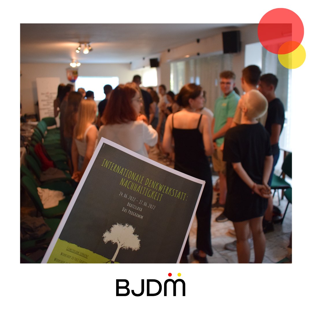 BJDMZMMN's tweet photo. 🌿 Internationale #Denkwerkstatt: #Nachhaltigkeit 🌎📈🌳
🇩🇪 Am Freitag begann unser Projekt in #Pressburg begonnen! 🇸🇰✌
Zusammen mit der #Jugend aus #Allenstein 🇵🇱 , Tschechien 🇨🇿 und der Slowakei 🇸🇰 trafen wir uns im Haus der Begegnung der Deutschen in der Slowakei.
#IDW https://t.co/A4zXpPb7m9