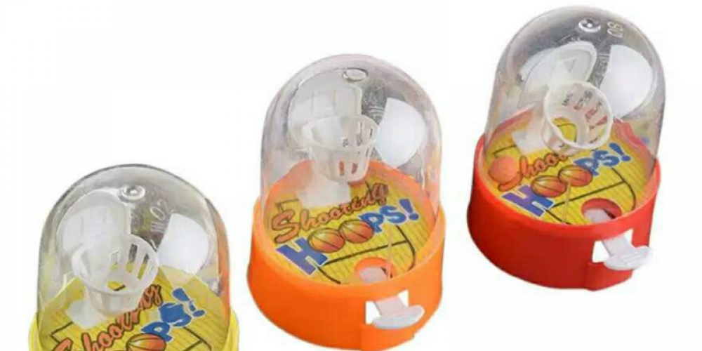 #kidspresents Handheld Basketball Machine bouncydino.com/handheld-baske…