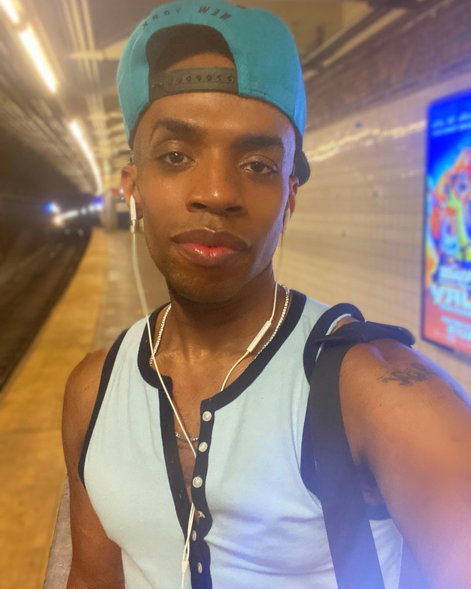 erikdillard's tweet photo. Late nights. #NYC https://t.co/CzTUP6F1vI