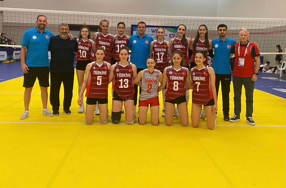 🇹🇷Türkiye sizinle gurur duyuyor.🥉
Ülkemizi dünyada temsil ederek #ISFVolleyball2022’de dünya 3.sü olan Acıbadem Kampüsü Genç Kız Voleybol Takımımızı tebrik eder, başta spor koordinatörlüğümüz olmak üzere öğretmenlerimize ve yöneticilerimize teşekkür ederiz. 👏