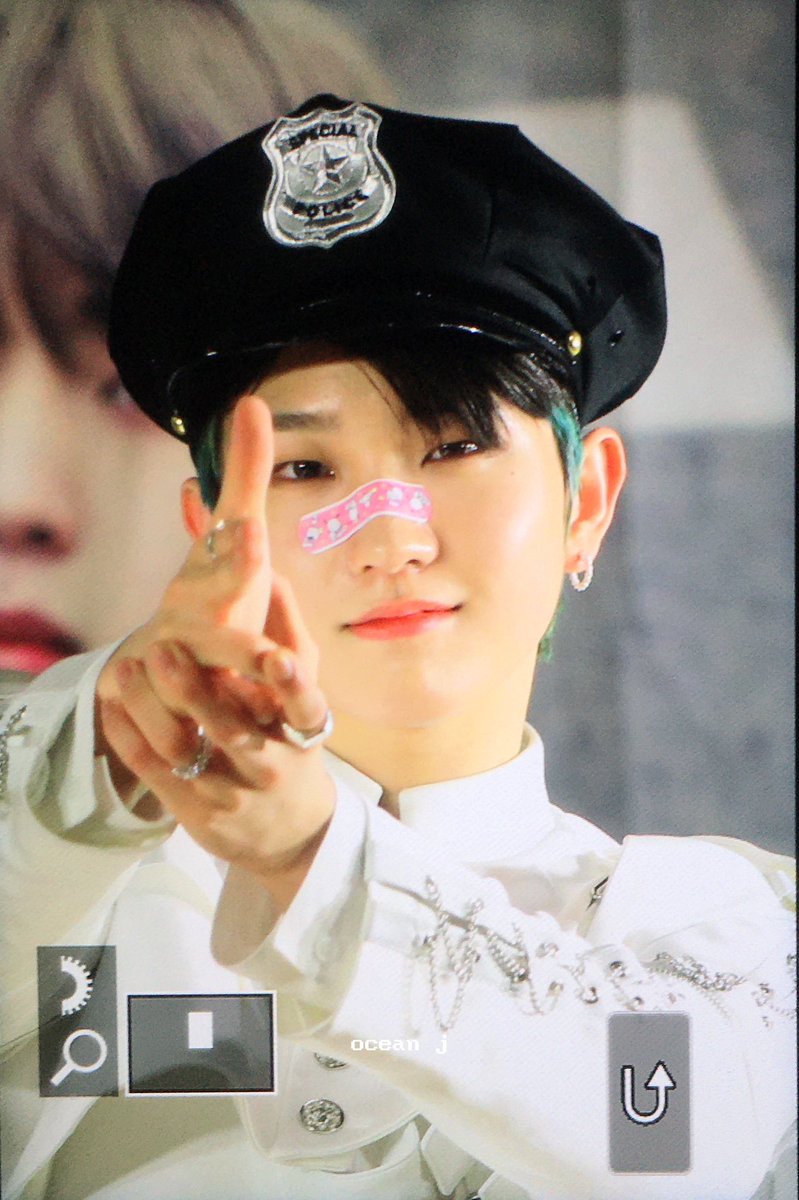 qtehyeok's tweet photo. sungjun’s image is too powerful to be cute 😭 when he acts cute, rather than looking fluffy and smol he just look intimidating and charming 😩💗 https://t.co/iw555qQIJ6