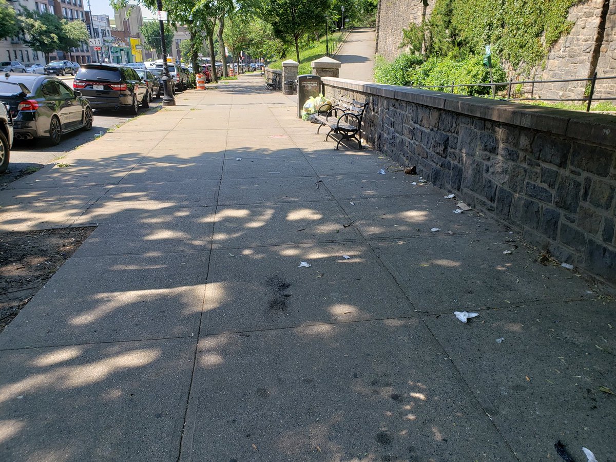 Friendsof4Parks's tweet photo. Looks better without loose trash. Community members that live on the Concourse voiced their frustrations to us. One resident said they try to tell these party groups to dispose of their waste properly, but once the groups are drinking the situation gets "dangerous" https://t.co/e6V6FPM2FI