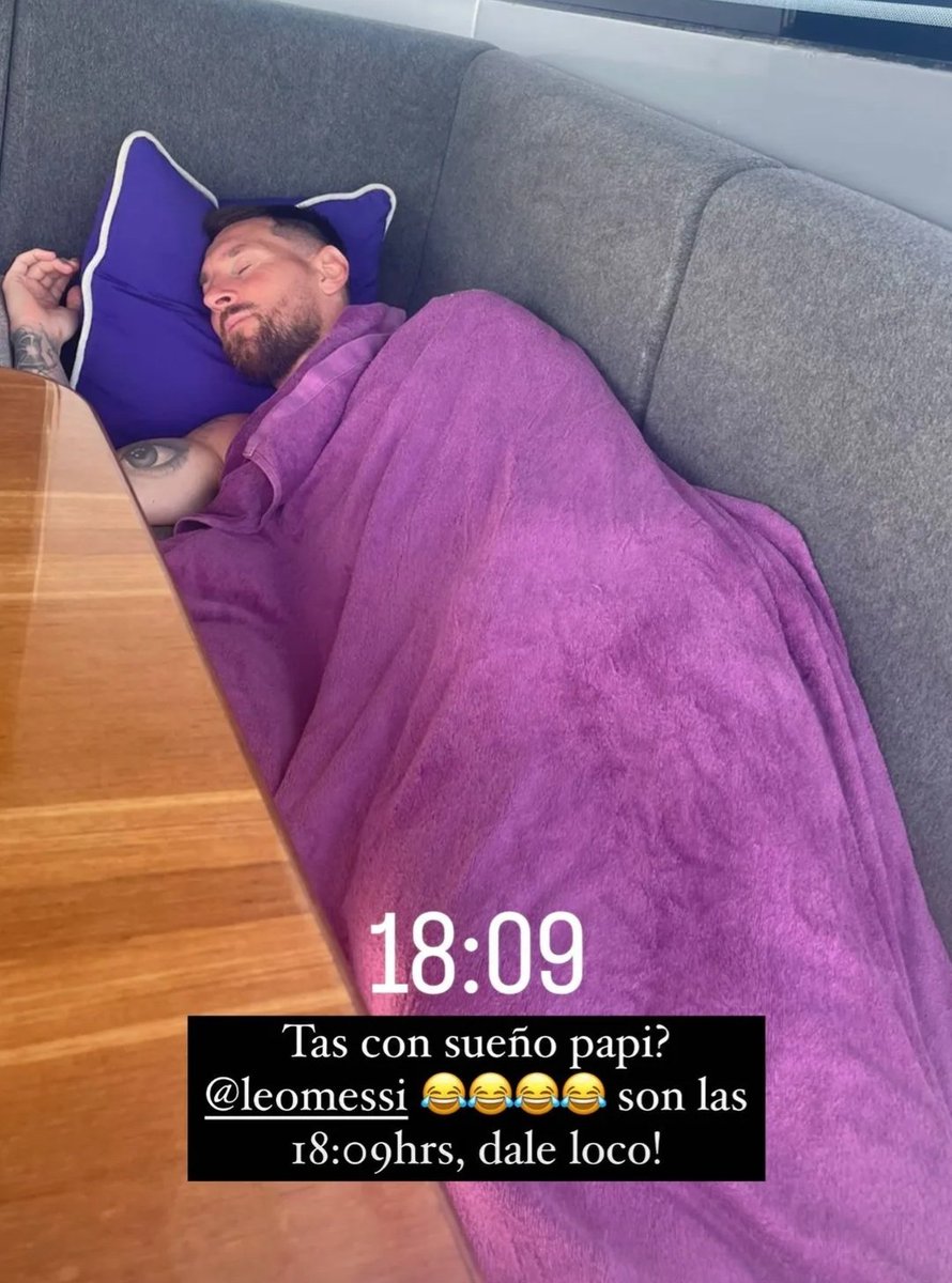 Messismo10's tweet photo. JAJA bravo el festejo de cumpleaños https://t.co/Mip1kt49Xc