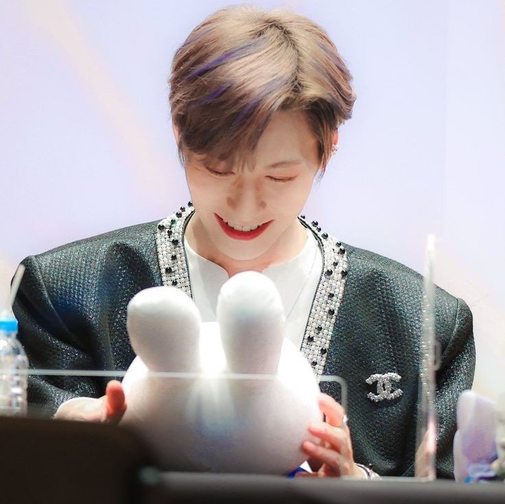 keonheecito's tweet photo. The beauty of Lee Keonhee 
-a birthday thread;

#먹짱토끼_건희야_생일축하해 #BLUEBUNNY_KEONHEE_DAY @official_ONEUS https://t.co/XefKohZQNp