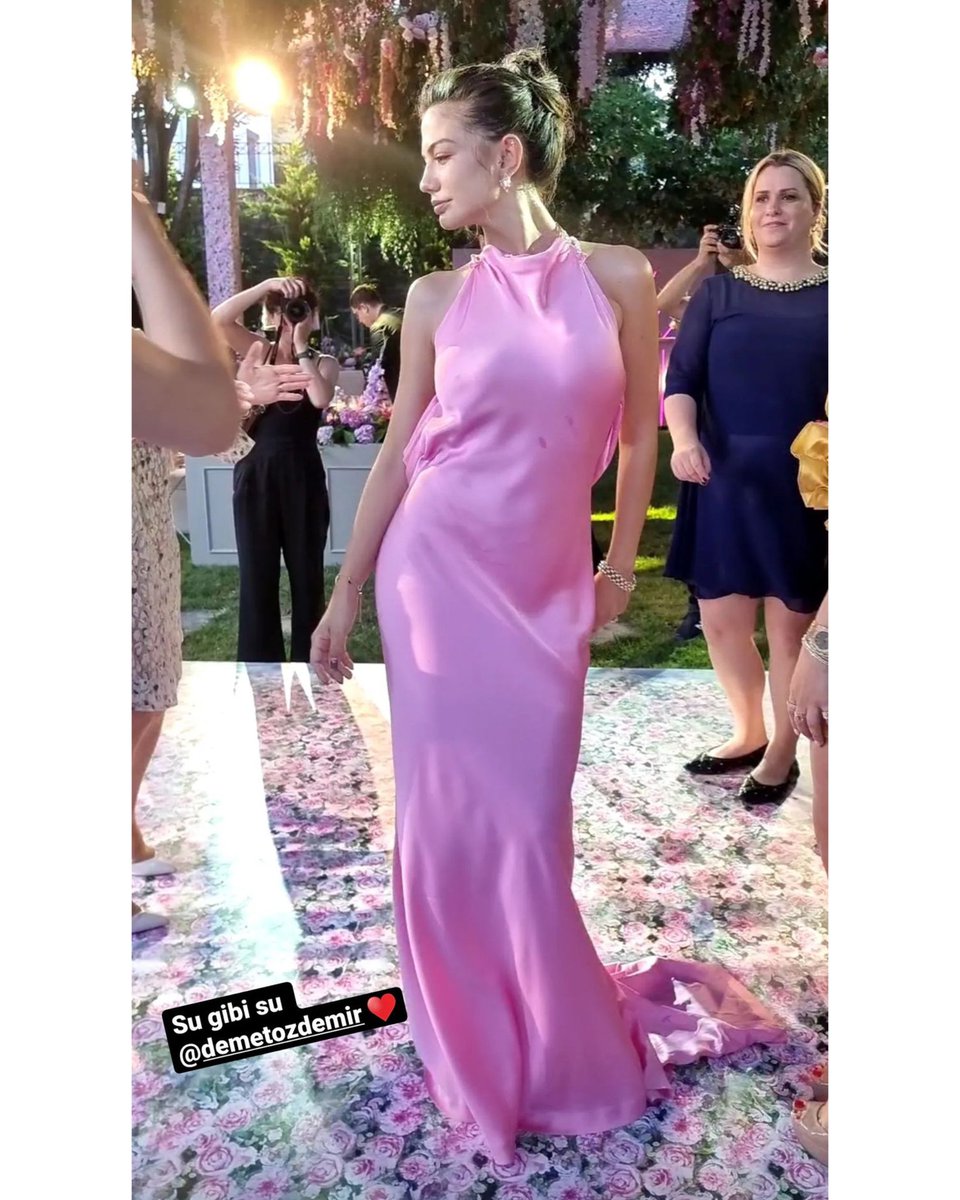 Queenn_demet's tweet photo. Princess🌸
#DemetÖzdemir https://t.co/93Rc8gphRh