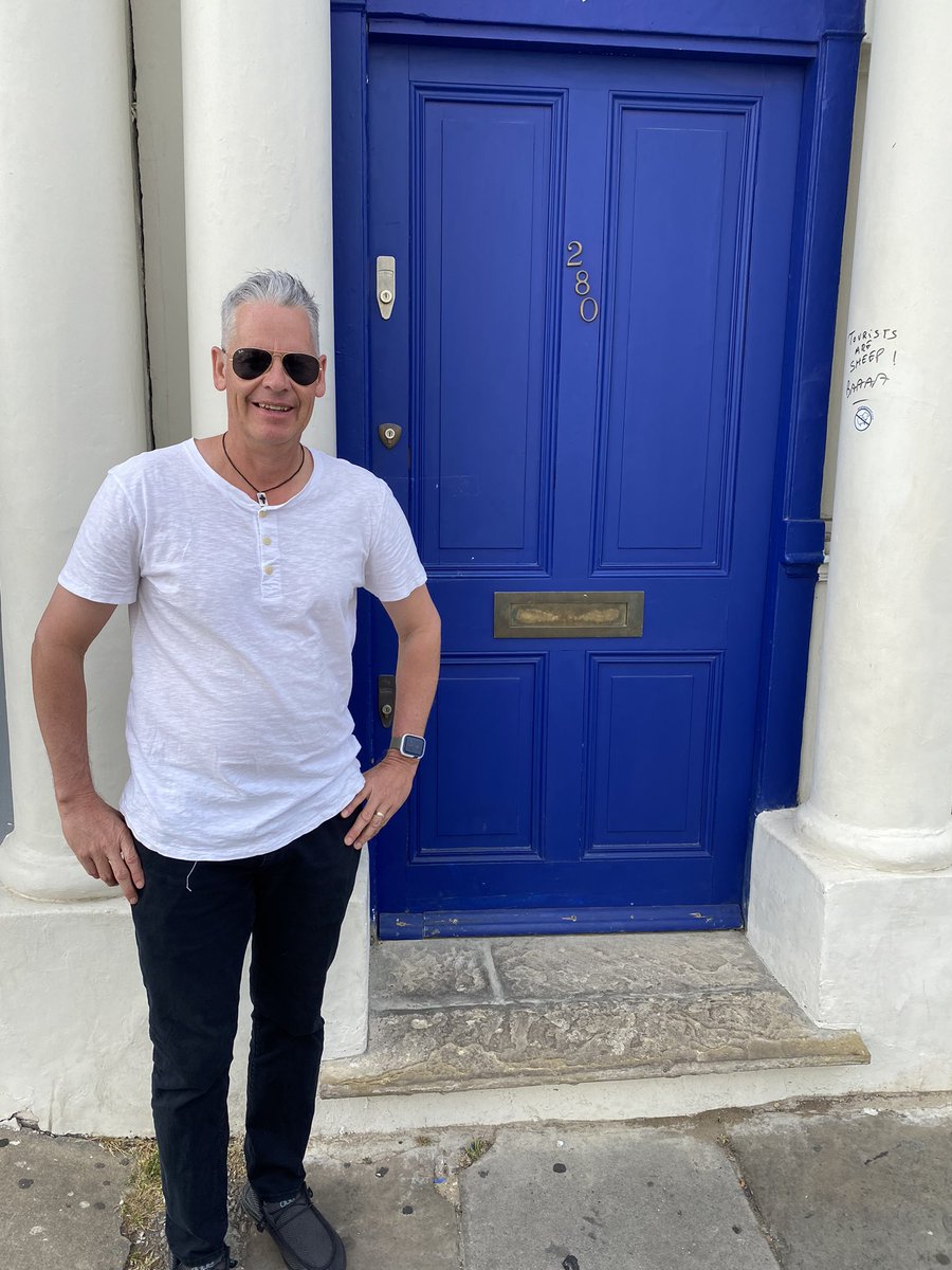 ScottH827's tweet photo. @ShatTheMovies @Dick_Ebert @Schlafly83 @Gene_Lyons_ On holiday in London. I found the Blue Door from Notting Hill. I canโt wait for that podcast https://t.co/eswd6nYYHg