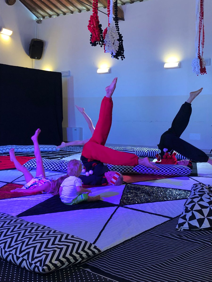 iian_network's tweet photo. Here are a few glimpses of yesterday's World Without Eyes performance with babies and a workshop for teen ambassadors at the @segnidinfanzia festival.

 This presentation is supported by @performeurope

.
.
.
#iian_network #PerformEuropeLive #worldwithoureyes #alittlespace https://t.co/0UUcLgDGcO
