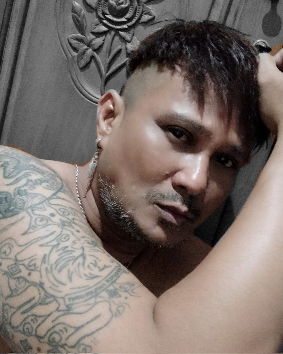 BangWawi's tweet photo. HISPANIC LOOK
Tan skin tone, strong chick bone jaws, sharp eye, and simply cute smile!

#embrannawawi #hispanic #tanskin #strongchicks #hispanicguys #jaws https://t.co/vQmK1Iy2LS