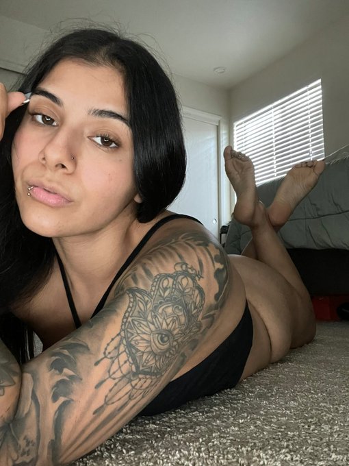 Let&rsquo;s play 💋 https://t.co/EbKEk8MrbH