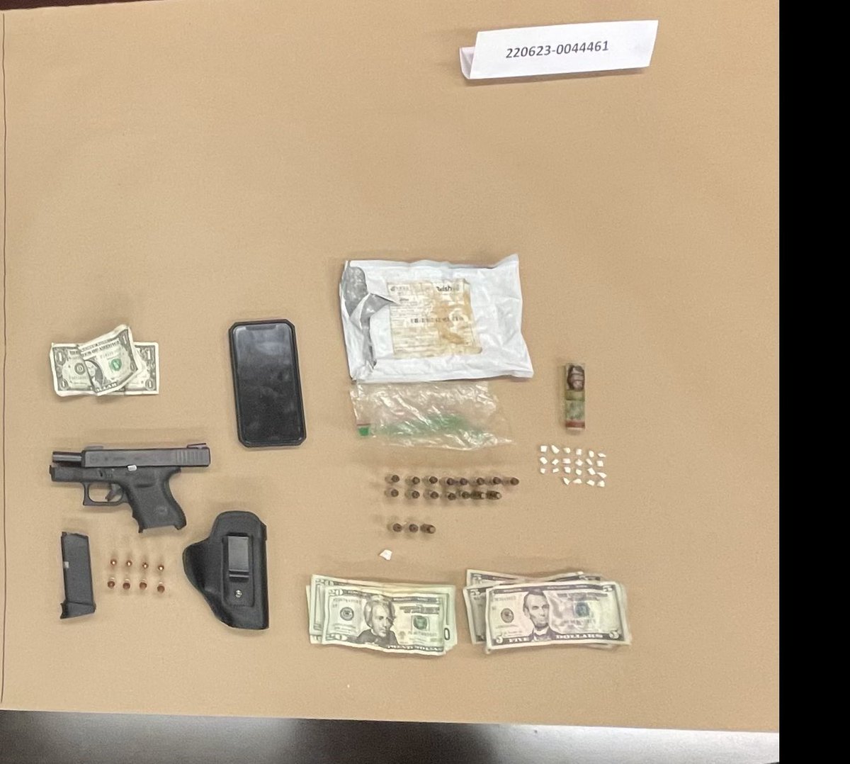 FloridaScanner's tweet photo. #MiamiDadeCounty
In 3 separate search warrants, @MiamiPD & @DEAMIAMIDiv seized 3 firearms, cocaine, and marijuana. Total of 8 suspects arrested, including a convicted felon in possession of a firearm. Great work by our Narcotics, SWAT, and PST Units!
#FloridaPoliceScanner https://t.co/EtmL7Iej7l