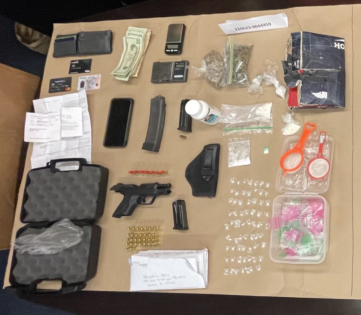 FloridaScanner's tweet photo. #MiamiDadeCounty
In 3 separate search warrants, @MiamiPD & @DEAMIAMIDiv seized 3 firearms, cocaine, and marijuana. Total of 8 suspects arrested, including a convicted felon in possession of a firearm. Great work by our Narcotics, SWAT, and PST Units!
#FloridaPoliceScanner https://t.co/EtmL7Iej7l