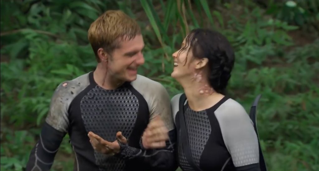 RT @thngergames: catching fire (2013) behind the scenes https://t.co/OqB67aFrhd