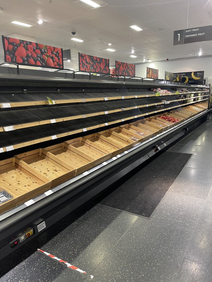 MyDryWit's tweet photo. M&amp;S Forestside.. if you’re looking for your five-a-day it’s not here! https://t.co/RiK7MWrivb