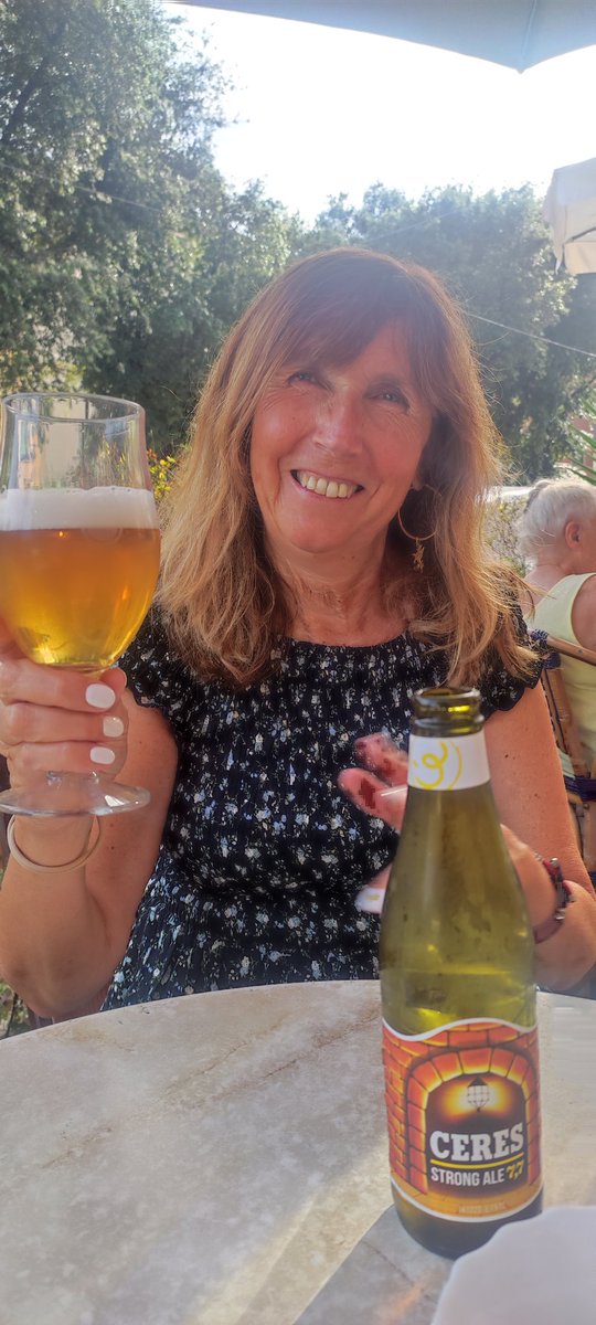 cclaudia65's tweet photo. Grazie a tutti per gli auguri... Si festeggia rigorosamente con la #birra in attesa di poterlo fare con le #teppe #genoa ❤️💙 https://t.co/RabdpxbEjZ