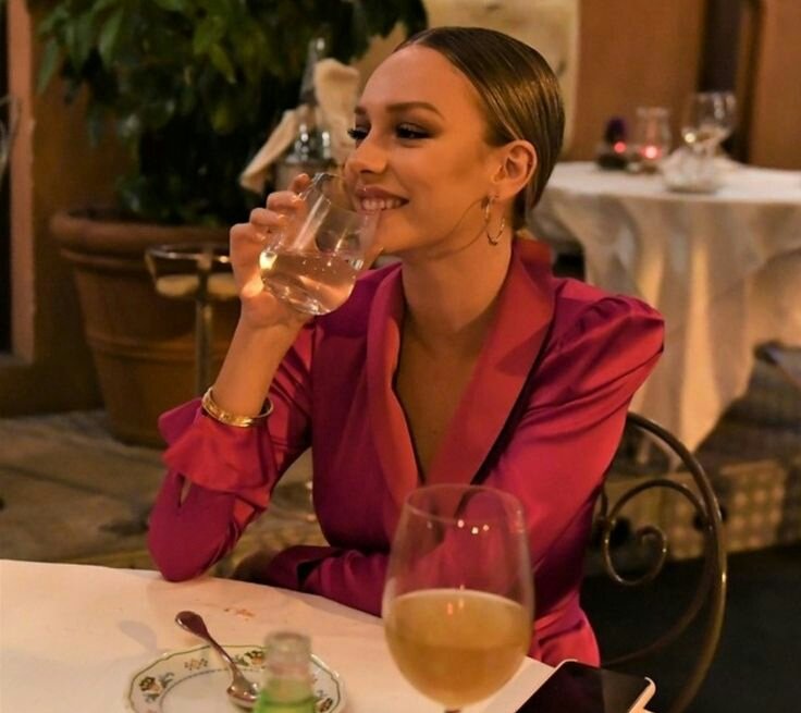 VolanteCero's tweet photo. RT un asadito hecho por Todino / MG una cena con Ester Expósito https://t.co/pzT9Gi7Grk