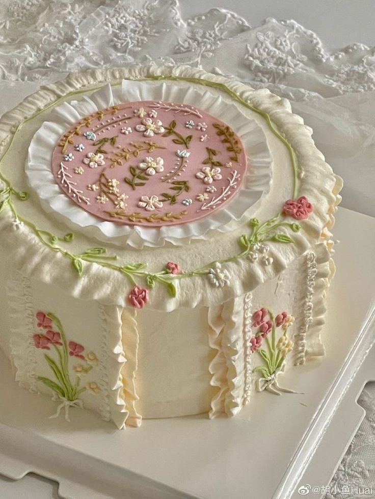 DI0RSBABY's tweet photo. this cake omg>> https://t.co/boe5WFQ3Sh