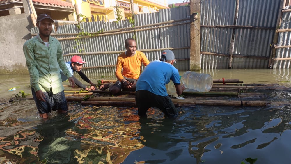 THFAssam's tweet photo. Our team is working on ground &amp; continues to provide relief to help the people affected by the flood .

#AssamFloods2022 #silcharfloods #BarakValleyUnderWater #PrayForAssam #teamhumanity💙 @dccachar https://t.co/8Gbo7uokxm