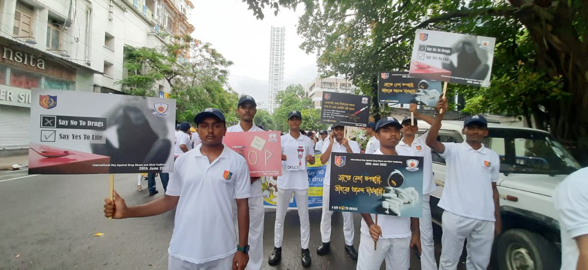 SatyamJ96392175's tweet photo. Cadets Of 1Bengal Naval Unit NCC Observed INTERNATIONAL DAY AGAINST DRUG ABUSE &amp; LLLICIT  TRAFFICKING On 26th JUNE 2022 At Parkstreet. 

#SayNoToDrugs
#kolkatapolice
#westbengalpolice 
#cid 
#ncc https://t.co/dhvEcMqFat