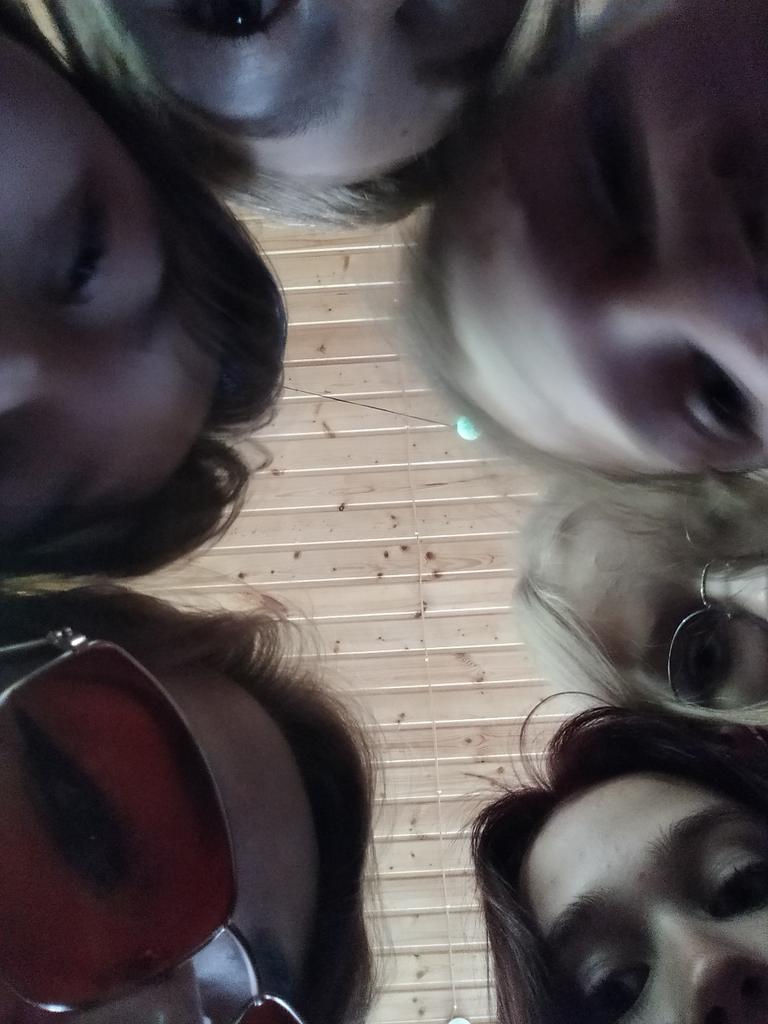 SpiderGay7's tweet photo. Ожидание: на выпускном буду выглядеть восхитительно, будет, что показать бабуле
Реальность: хомячьи фоточки https://t.co/RSPU0eAAZa