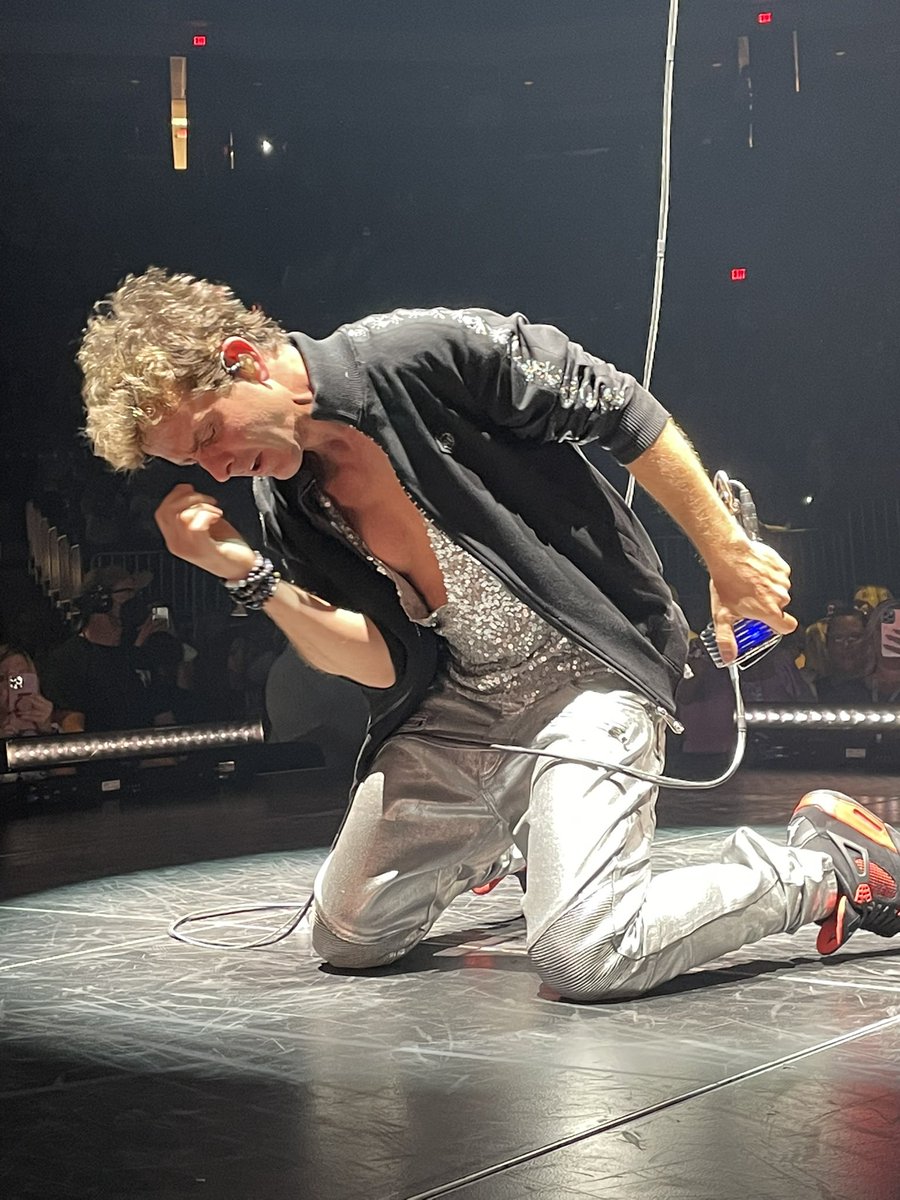 Kristin_T_'s tweet photo. @NKOTB https://t.co/DYCOmcGiRC