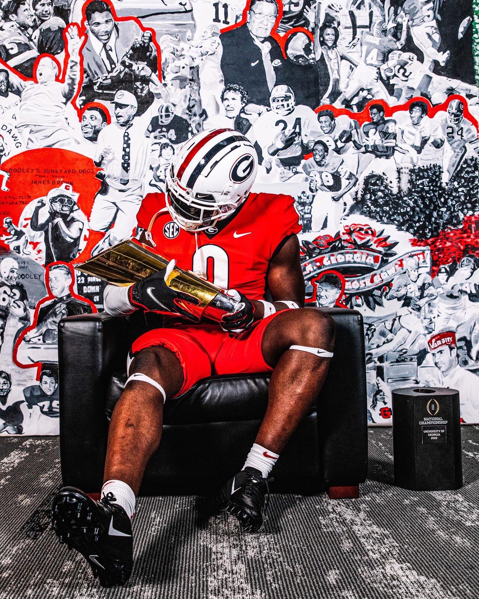 SMPEMBA5's tweet photo. Georgia fans show love https://t.co/983Vy7E1hr #GoDawgs https://t.co/lxb5EGUiWQ