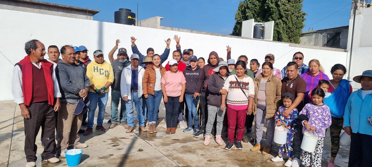 VioletaCruzS's tweet photo. ¡Lo que bien se aprende, no se olvida! Hoy tuvimos muy tempranito #FaenaComunitaria en #Endare 🪣🧹⛏️ #AyuntamientoQueTrabaja #Equipo #DelegadosCOPACI https://t.co/LMmWM4a8OX