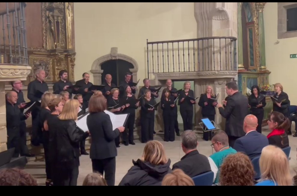 <a href="/FGijonesa/">Funeraria Gijonesa</a>
<a href="/CONSMUPA/">CONSMUPA</a>
Un momento del concierto de ayer en el que D Jorge Diego Fernández Valera consiguió el 1° Premio de Composición Ensamble Vocal Gijon, con su obra La Despedida.
Nuestra felicitación y reconocimiento por la victoria.