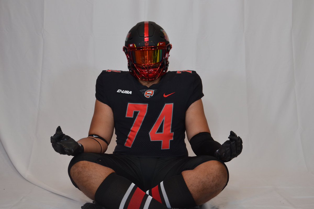 BowieDeonte's tweet photo. #AGTG Blessed to receive my first D1 offer from THE @WKUFootball @CoachZLankford @Coach_WebbWKU @BLINNFBRECRUIT @Coach_RyanMahon https://t.co/Barwmx7CKt