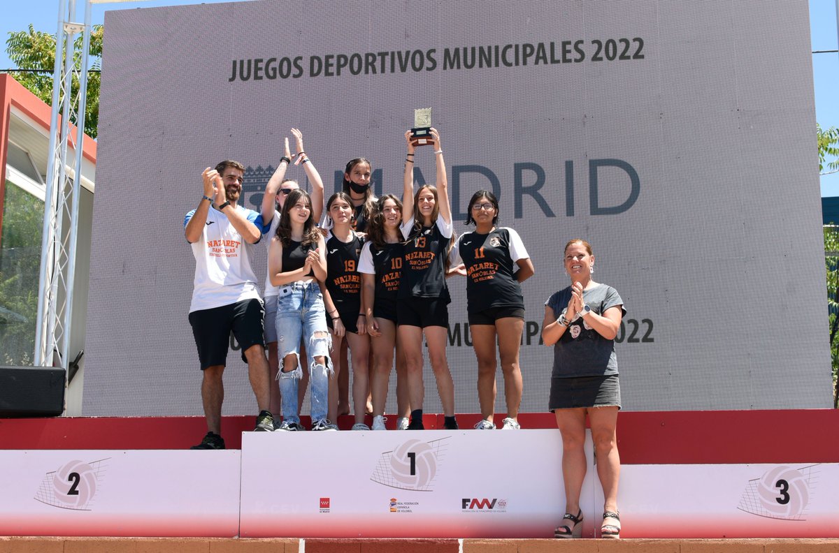 MadridBVolley's tweet photo. ¡Una competición más tuvimos con nosotros a @aliciamartinpe, Directora General de Deporte de @MADRID disfrutando del II Trofeo Villa de Madrid de Vóley Playa! 😍

Gracias a las instituciones que continúan apostando fuerte por el deporte en la capital https://t.co/cOtjATaY7e