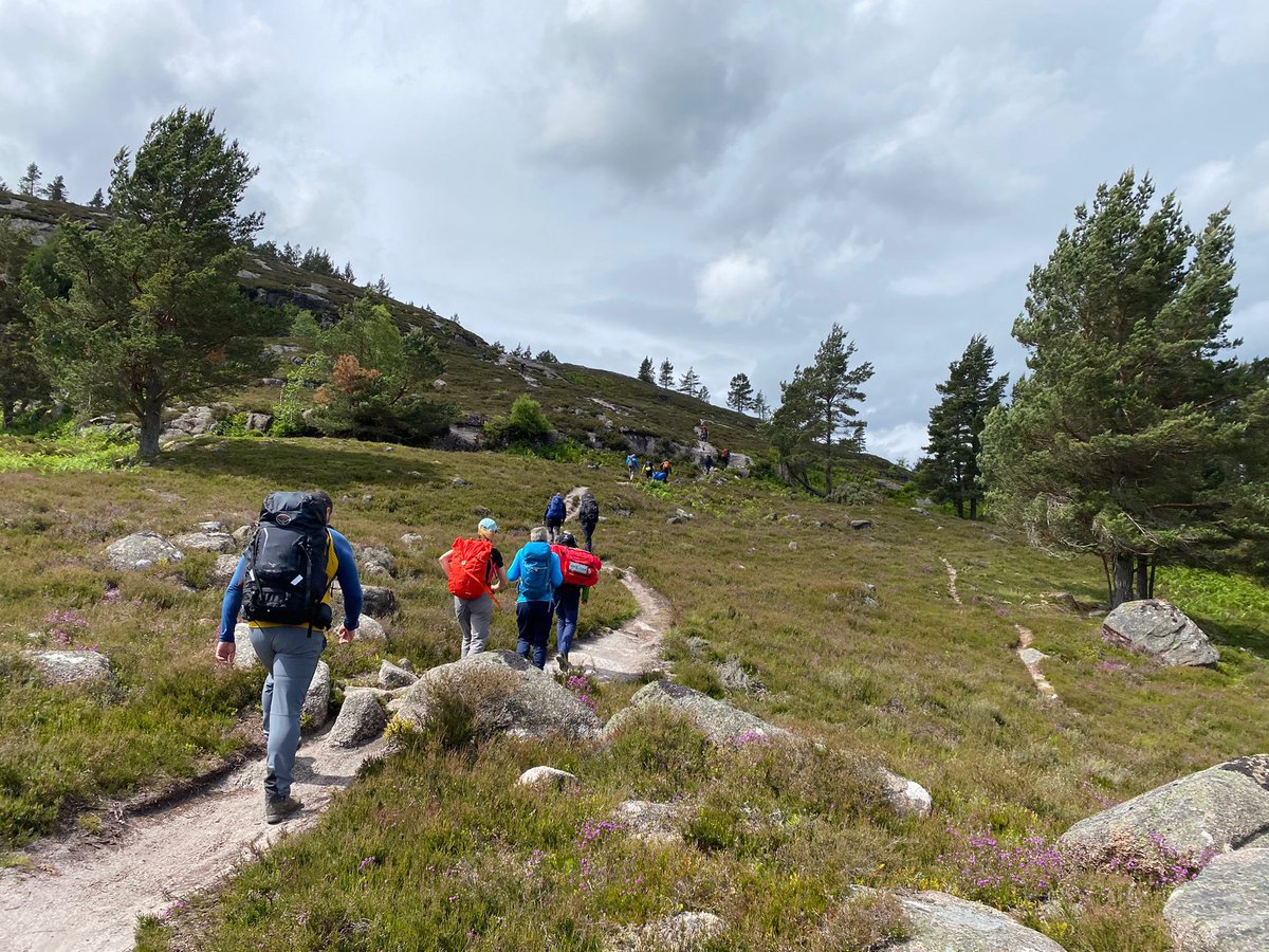 BraemarMRT's tweet photo. Two call-outs today for seriously injured hill users. Both given pain relief, packaged and helped off the hillside. All that and some training in the morning too. 😮‍💨😇

#anyhour #anyday #anyweather https://t.co/6LQxSmx0ZI