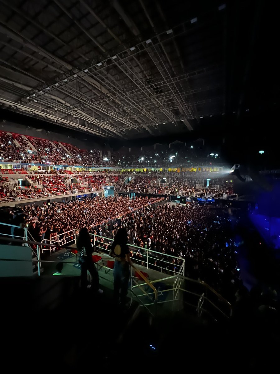 LouisStanBr's tweet photo. ⚠️ LOUIES! ⚠️

Amanhã fará um mês do primeiro show da #LTWT no Brasil! Nós do LTSB queremos fazer algo para relembrar e comemorar! Para isso, deixem aqui nesse tweet FOTOS de vocês na LTWT, pode ser na fila, com os amigos, do Louis, qualquer coisa q lembre vocês do show! 👇🏼👇🏼 https://t.co/RHa2zM8NrE