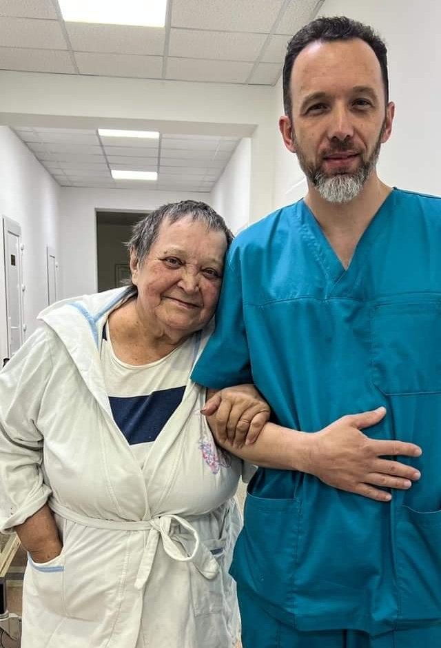 MFA_Ukraine's tweet image. #Russians stopped the car in which Tetiana Antoniuk, 70yo, and her neighbors were trying to escape the #Russian occupation of #Kherson region. When she refused to give her 🇺🇦passport — they started beating her and broke her spine.

📸 Lviv 1st Medical Union
Stop #RussianWarCrimes