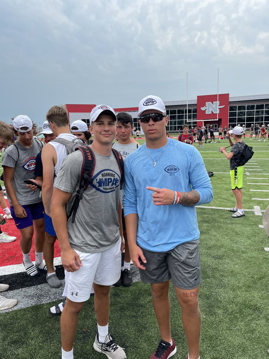 asykes_12's tweet photo. Phenomenal last few days at the Manning Passing Academy! Had lots of fun learning from some of the best. https://t.co/yxILWgobsu