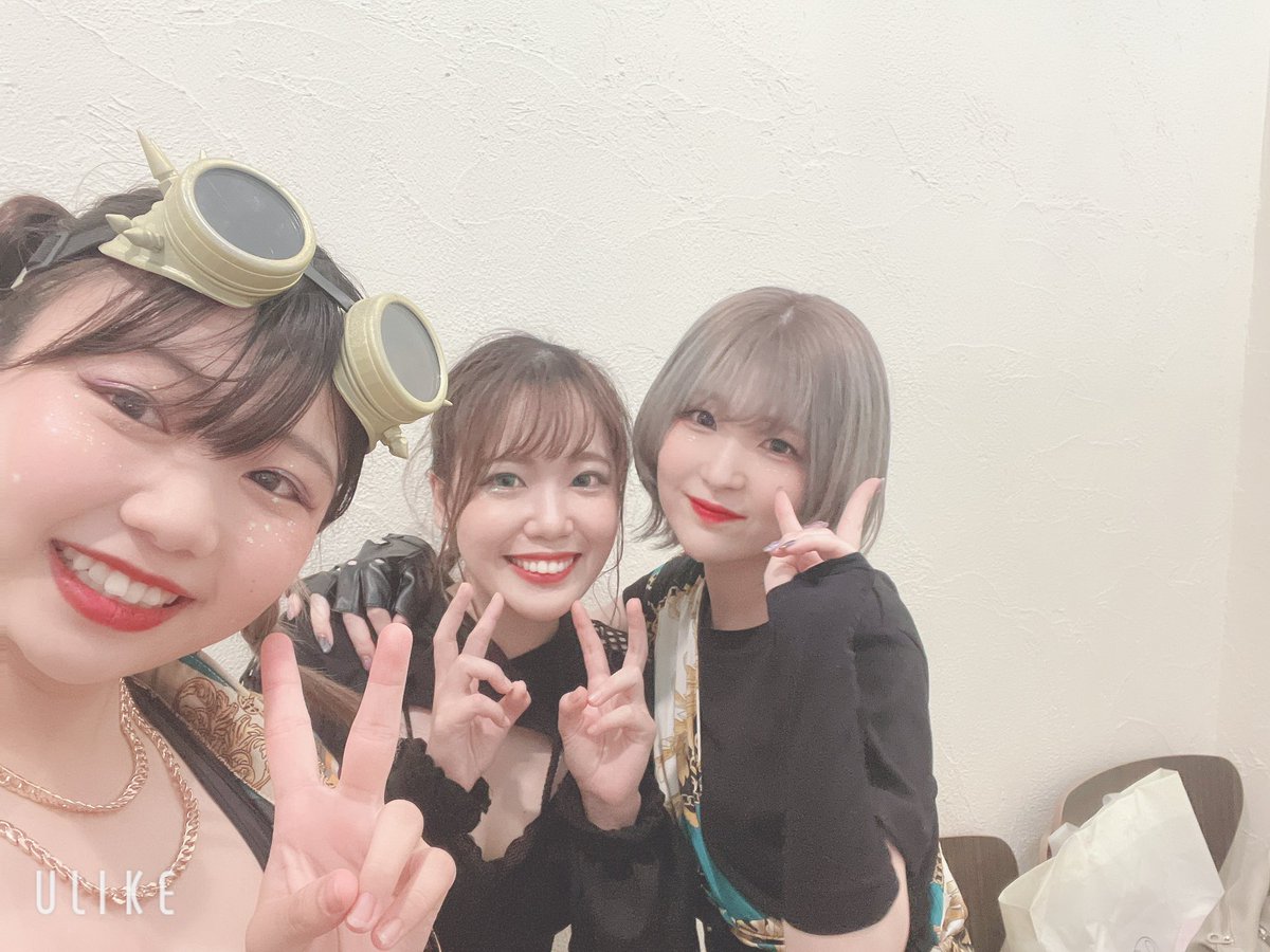 p0nsandayo_mcn's tweet photo. 撮影お疲れ様でしたア！

MACNON対抗気まずい人選手権
真ん中の人だけが仲良くなって間もないという設定です

私たちの中ではぶっちぎりでましゅの優勝でした🏆笑笑 https://t.co/gTYe0PoweG