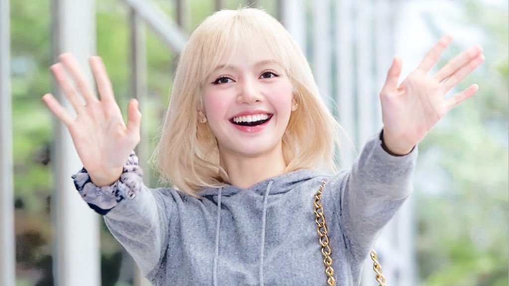 Quẩy lên nào 
lets run her tags up

LALISA HUMAN CELINE
#LISAatCelinePFW22
#LISAXCELINE