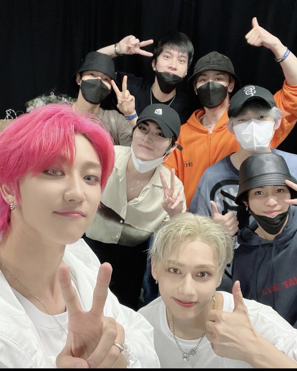 kdyneotc's tweet photo. Aiai nunca foi tão fácil ser multi, eu amo vcs meus meninos 🤧, CARATZEN vencemos muitoooo💖💙💚 https://t.co/Pd8BAxsIlg