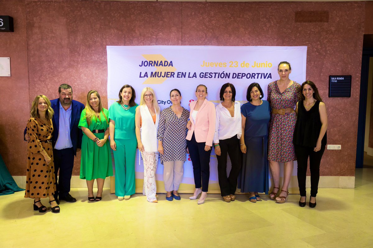 JEmkx13's tweet photo. Imprescindible jornada -la mujer en la gestión deportiva- en la q he participado representando a #Agesport junto a grandes gestoras del deporte español como @MariaJoseRienda, @IsaSanchez_com, @lusypascua8, @lolahernan, @TZabell, @MarianOtamendi
Gracias por la invitación #AEMED https://t.co/yUiJVl1Zfm
