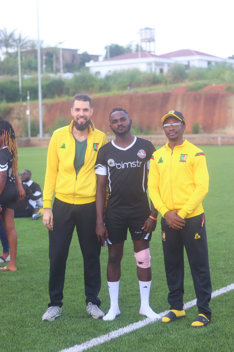 landrytoukam92's tweet photo. El Capitano a ramené la lumière dans la capitale… ⚽️🔥⚽️🔥⚽️🔥

@DaricheNehdi et Roger @X_MALEYA ont eu le privilège de vivre mon hemlé en live malgré leur maigre et pitoyable victoire dans les dernières secondes 3-2

#ElCapitano #Toukamovic #GOAT https://t.co/DZBrXWXCAF