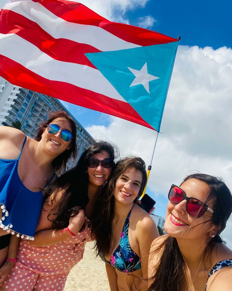 FCOFONSICHILE's tweet photo. #Despacito cantando en Puerto Rico https://t.co/8Mav48xS4c