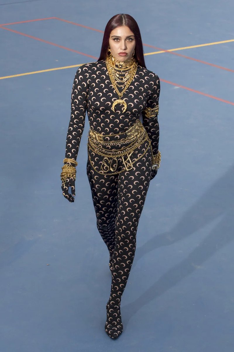 Vogue Runway tweet media