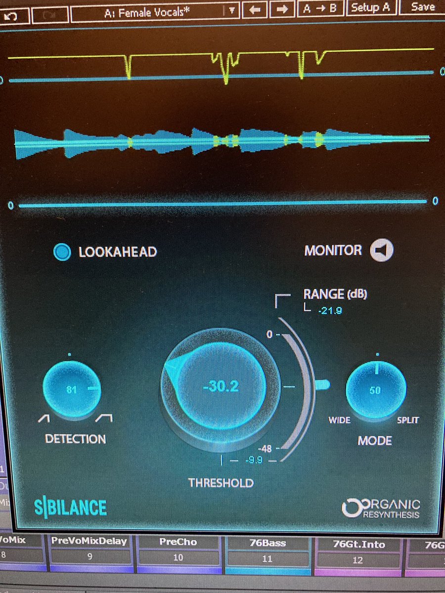GonzoRecording's tweet photo. #制作日記Vo編 マイクプリ→ピッチ修正→各種雑音処理→デジEQ→ディエッサー
最初に挿すディエッサーはこれが良いかと思います🙋‍♂️視覚的にも簡単！音も綺麗に消去👄次はアウトボードのチャンネルストリップに通そうと思います😊
 #Sibilance https://t.co/OjTSHos1np