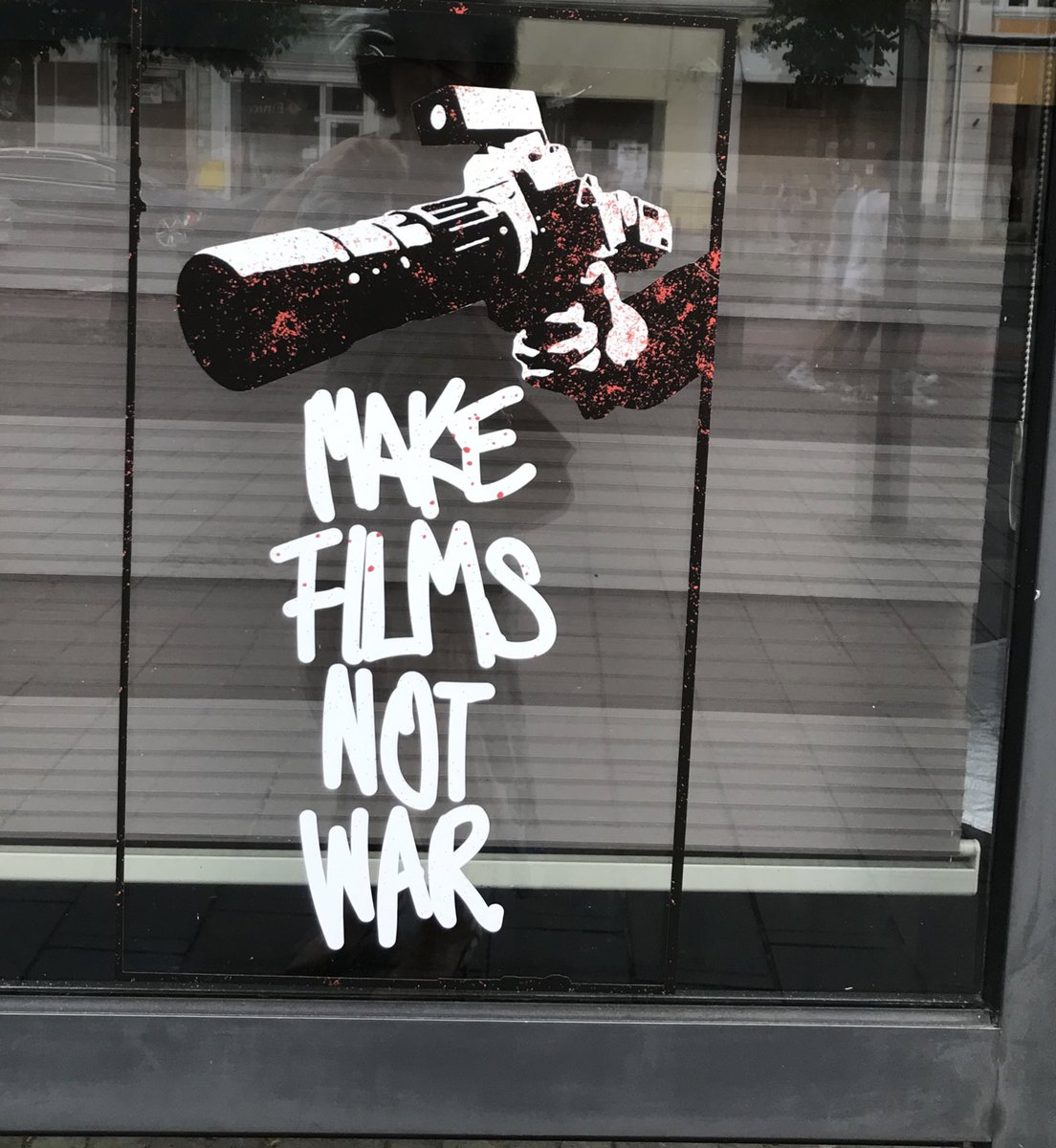 laurenceauer's tweet photo. Merci #TIFF22 table ronde sur l’avenir de la #VOD et pendant 10 jours 19 films français et francophones et 30 co-productions pour le plus grand festival est européen@InstitutFrancez @IFParis @TV5MONDE @EuropaCinemas @ARTEfr #makefilmsnotwar https://t.co/6PzdgWqNSO