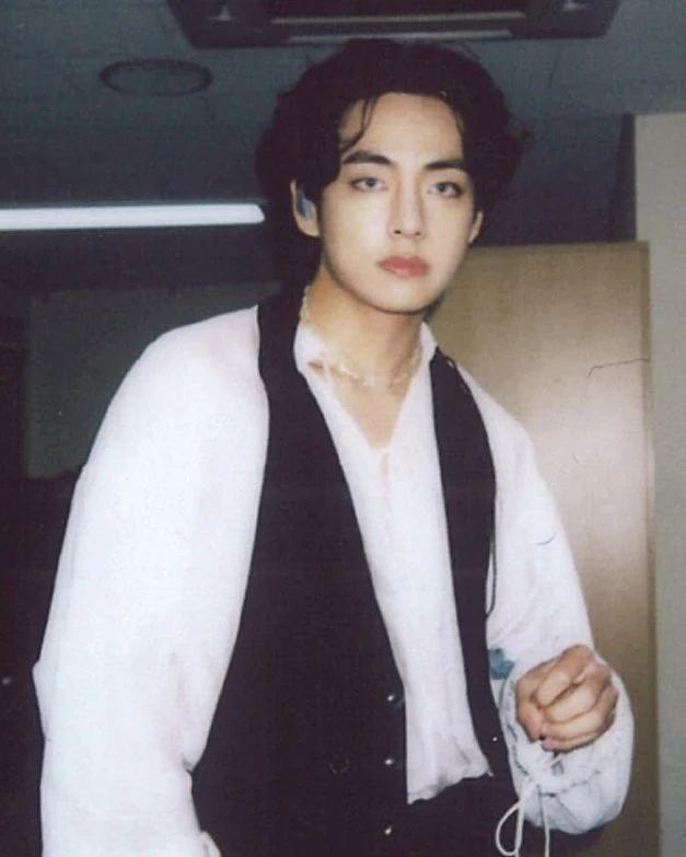 ZLmarmy's tweet photo. KIM TAEHYUNG AT CELINE SHOW
#TaehyungxCelinePFW
#TAEHYUNGxCeline #TAEHYUNG #taehyungfrench #CELINEXParkBoGum #CELINE #TaehyungInParis https://t.co/dwMz0sM2Ik