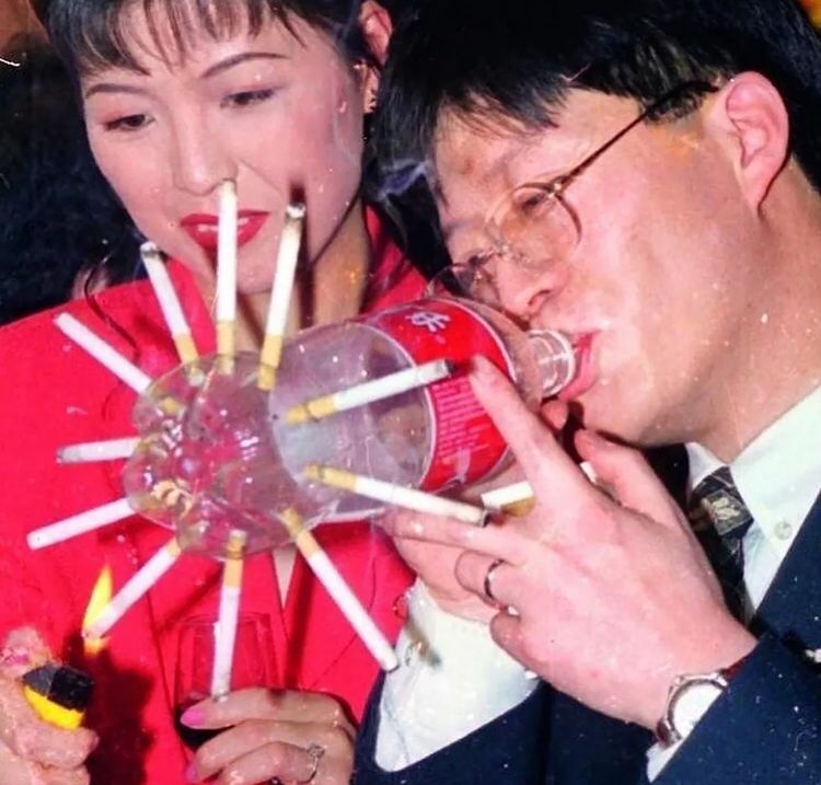 vinoypastillas's tweet photo. *me convidan un cigarro*

yo: no fumo gracias

el: haces bien pibe *se llena los pulmones* https://t.co/0fVHMHzkC7