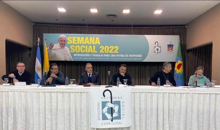 CachorroGodoy's tweet photo. #MarDelPlata Invitado por la Comisión Episcopal de Pastoral Social hoy participé del panel “Del paradigma del subsidio al paradigma del trabajo”.
Ante el agravamiento de la crisis alimentaria es necesario reencauzar las políticas públicas en beneficio de las mayorías populares. https://t.co/OMCKsbI1KW