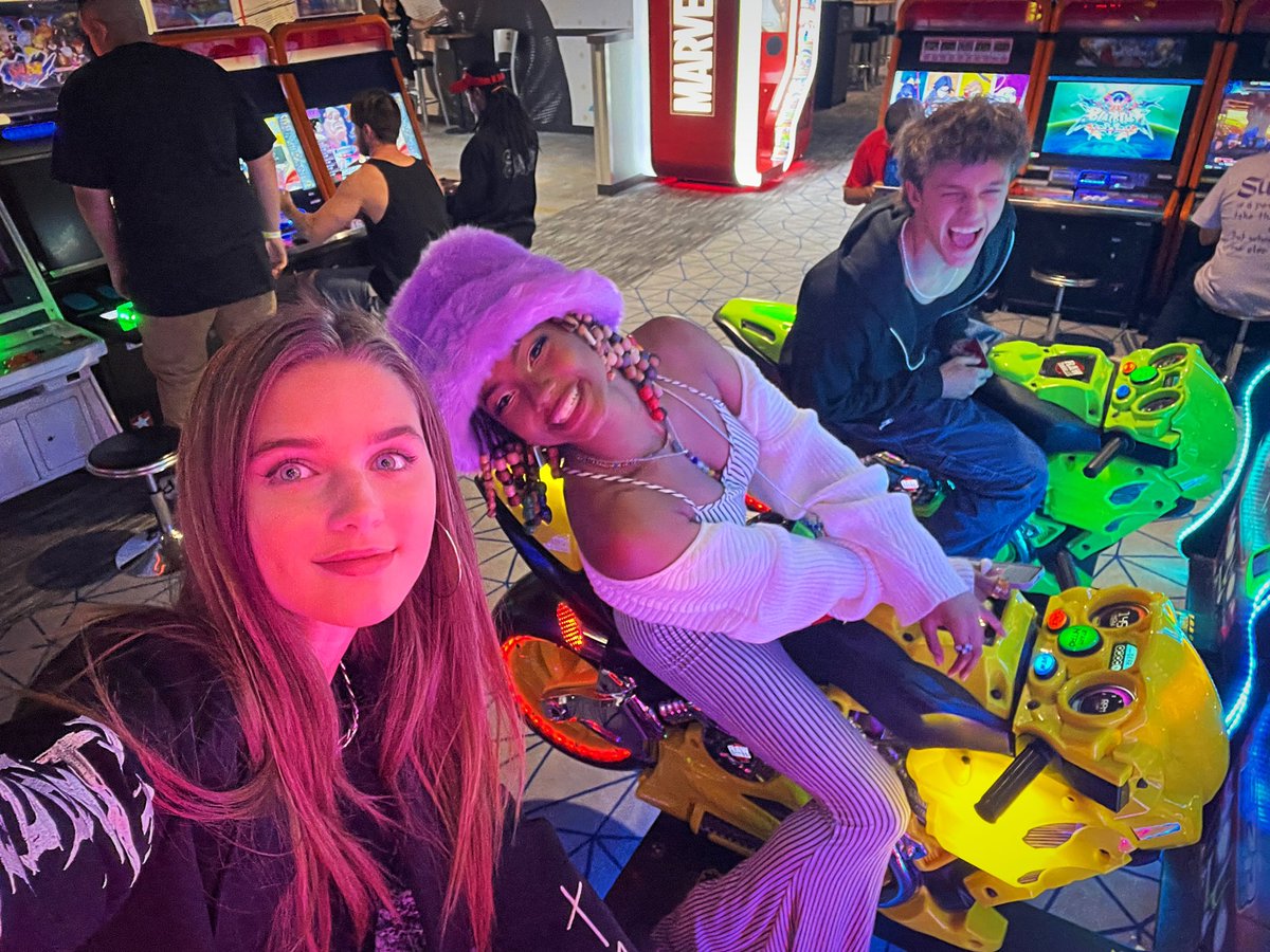 Savannahbardot's tweet image. ~ Never underestimate the importance of having fun ~ #arcade #gaming #weekendfun #losangeles