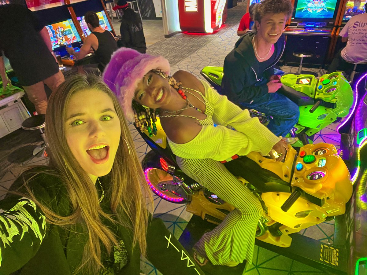 Savannahbardot's tweet image. ~ Never underestimate the importance of having fun ~ #arcade #gaming #weekendfun #losangeles