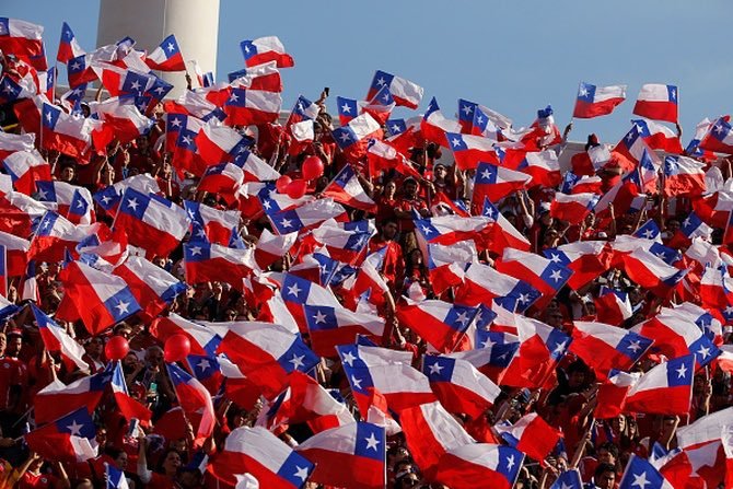 IgnSo's tweet photo. Chiquillos... de ganar el Rechazo... las empanadas, la chicha y el asadito van a estar más sabrosos que nunca; las cuecas sonarán más bellas que nunca; y la cordillera y nuestra primavera serán hermosos. ¡A ponerle pino, que el #RechazoXChile tiene que salvar este HERMOSO país! https://t.co/OwUnYWSffU